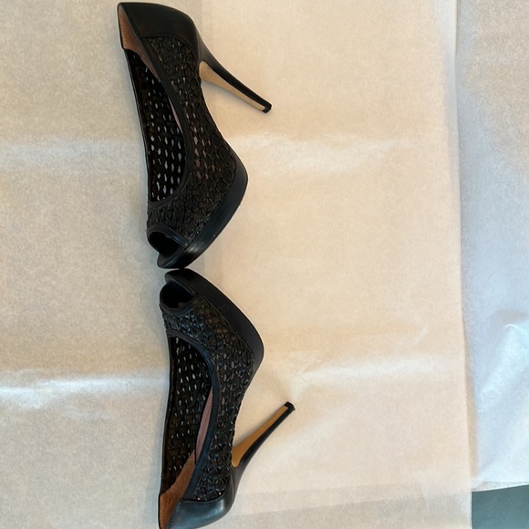VINCE CAMUTO Woven Leather Peep Toe Platform Heels    Size 6 - Picture 7 of 8